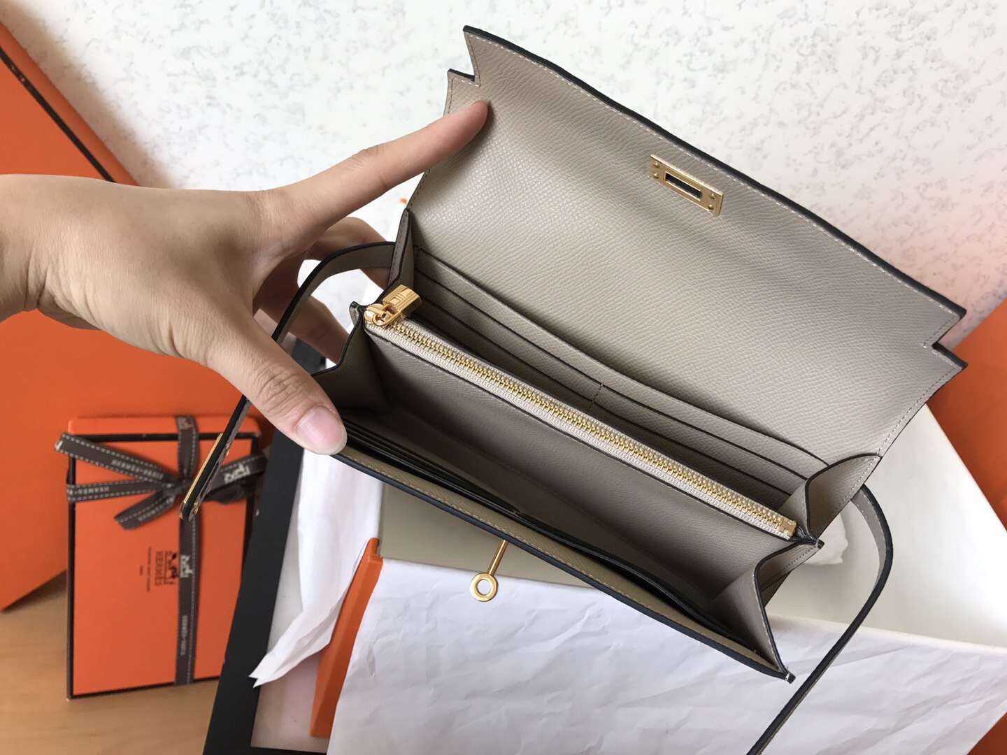 ケリー ロングウォレット 20cm グレー エプソムレザー