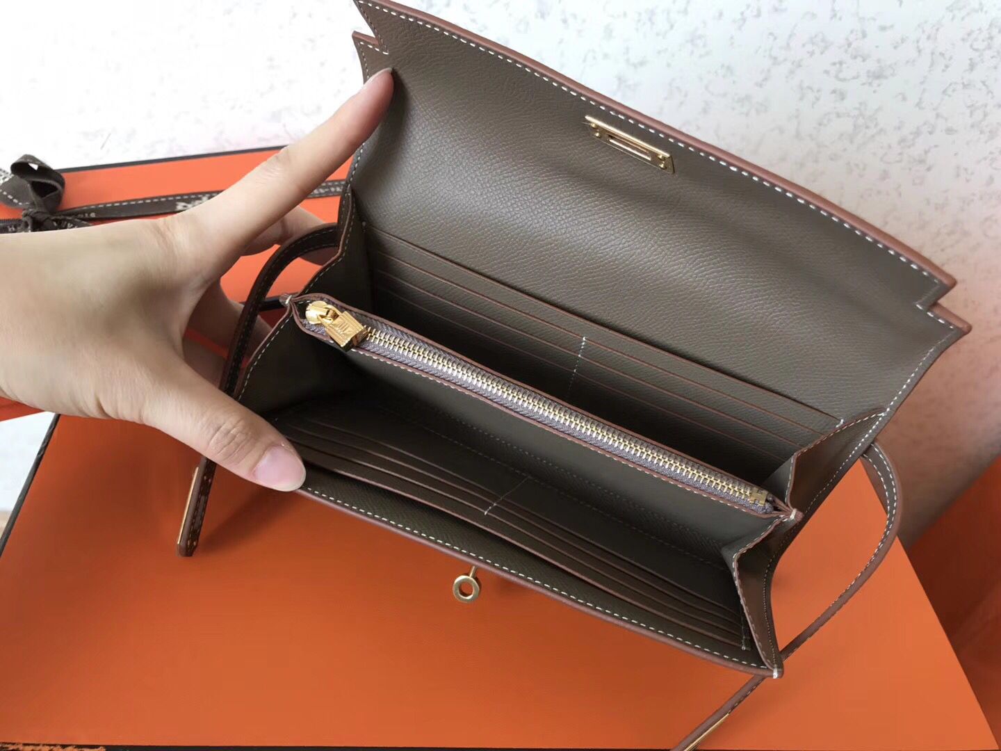 ケリー ロングウォレット 20cm トープ エプソムレザー