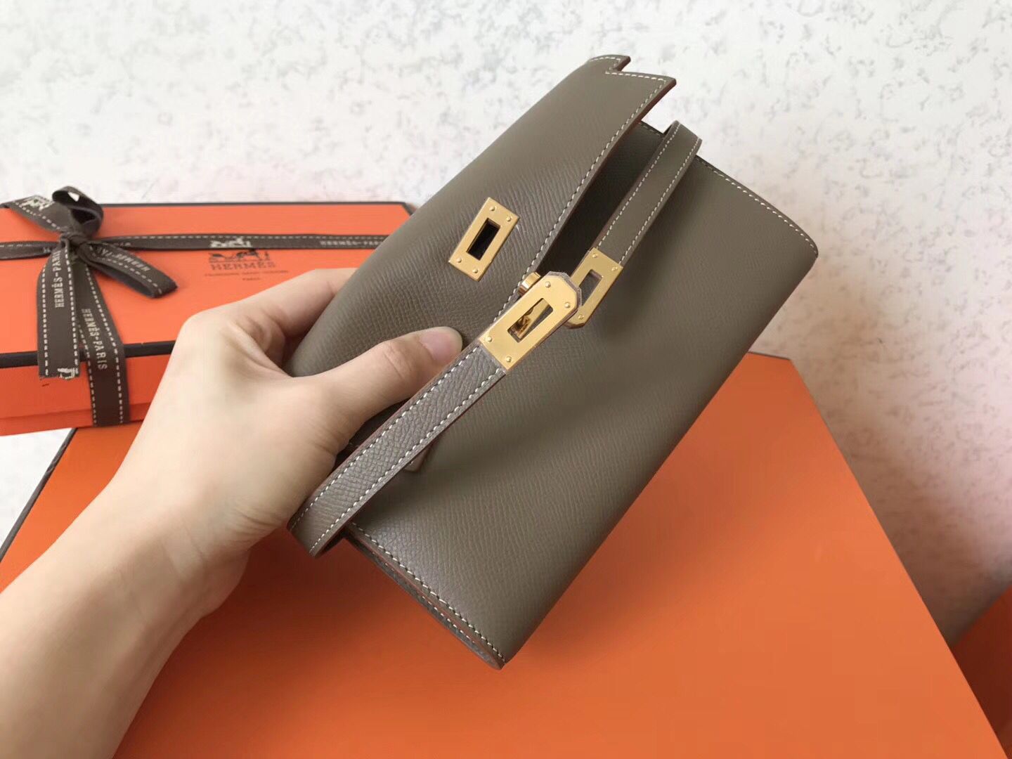 ケリー ロングウォレット 20cm トープ エプソムレザー
