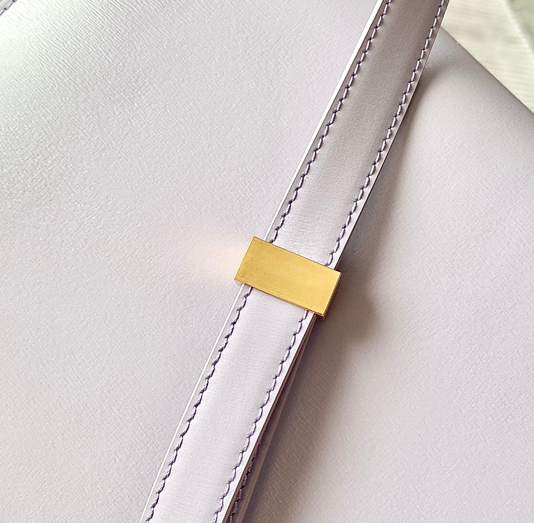 SAC CLASSIQUE MOYEN CELINE 24 CM EN CUIR DE VEAU VIOLET CLAIR