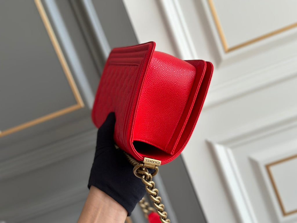 GARÇON MOYEN 25 ROUGE MATELASSÉ CAVIAR ANTIQUE GHW