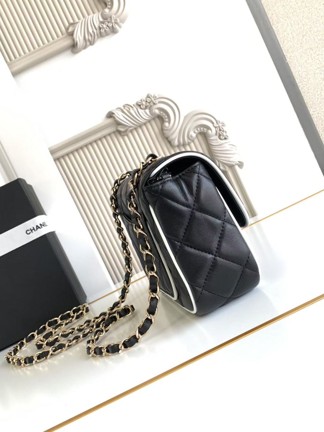 CC 25P MINI FLAP BAG 20CM BLACK WHITE CALFSKIN