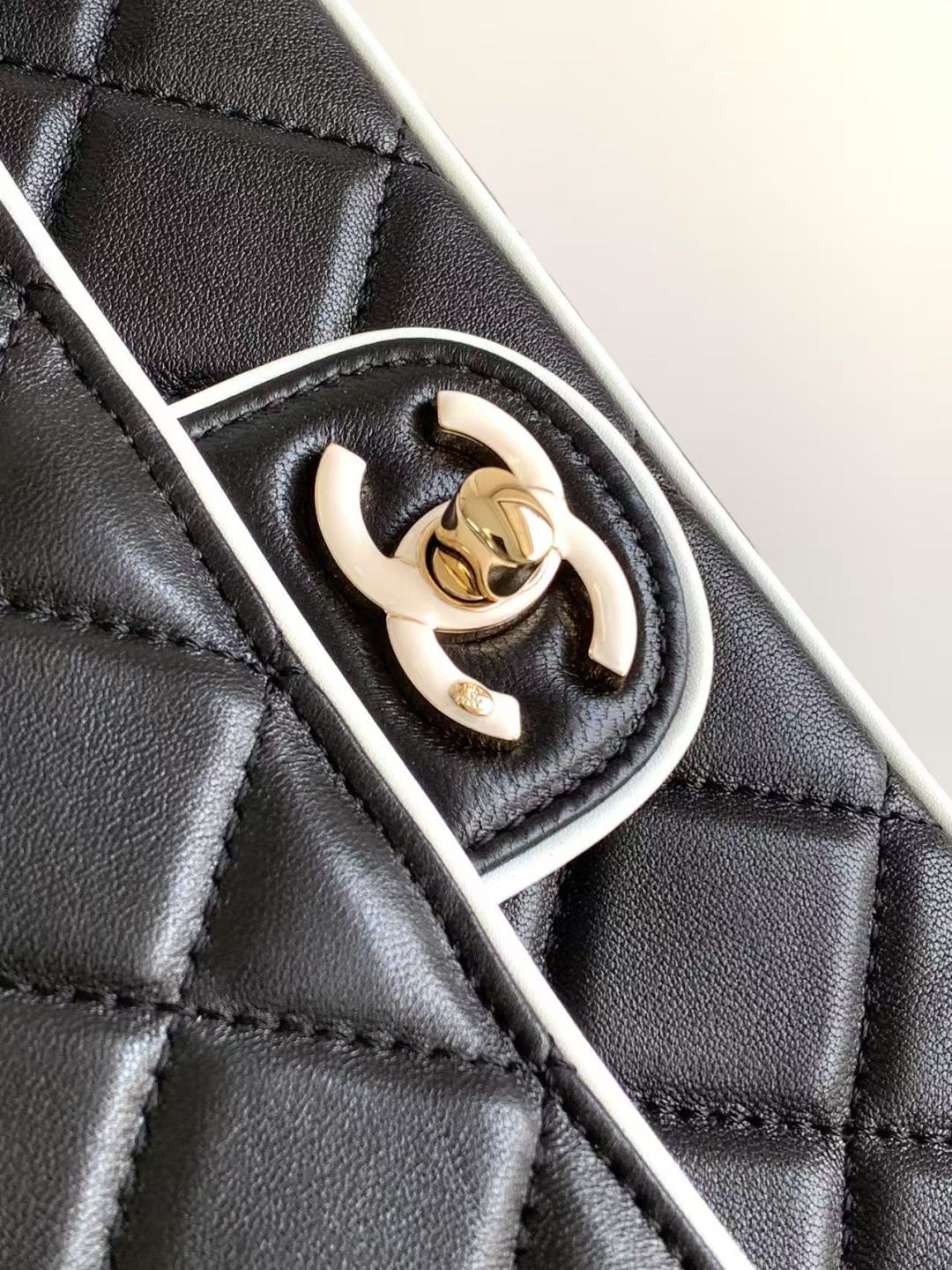 CC 25P MINI FLAP BAG 20CM BLACK WHITE CALFSKIN