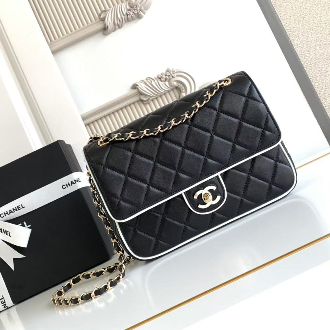 CC 25P MINI SAC À RABAT 23CM CUIR DE VEAU NOIR BLANC
