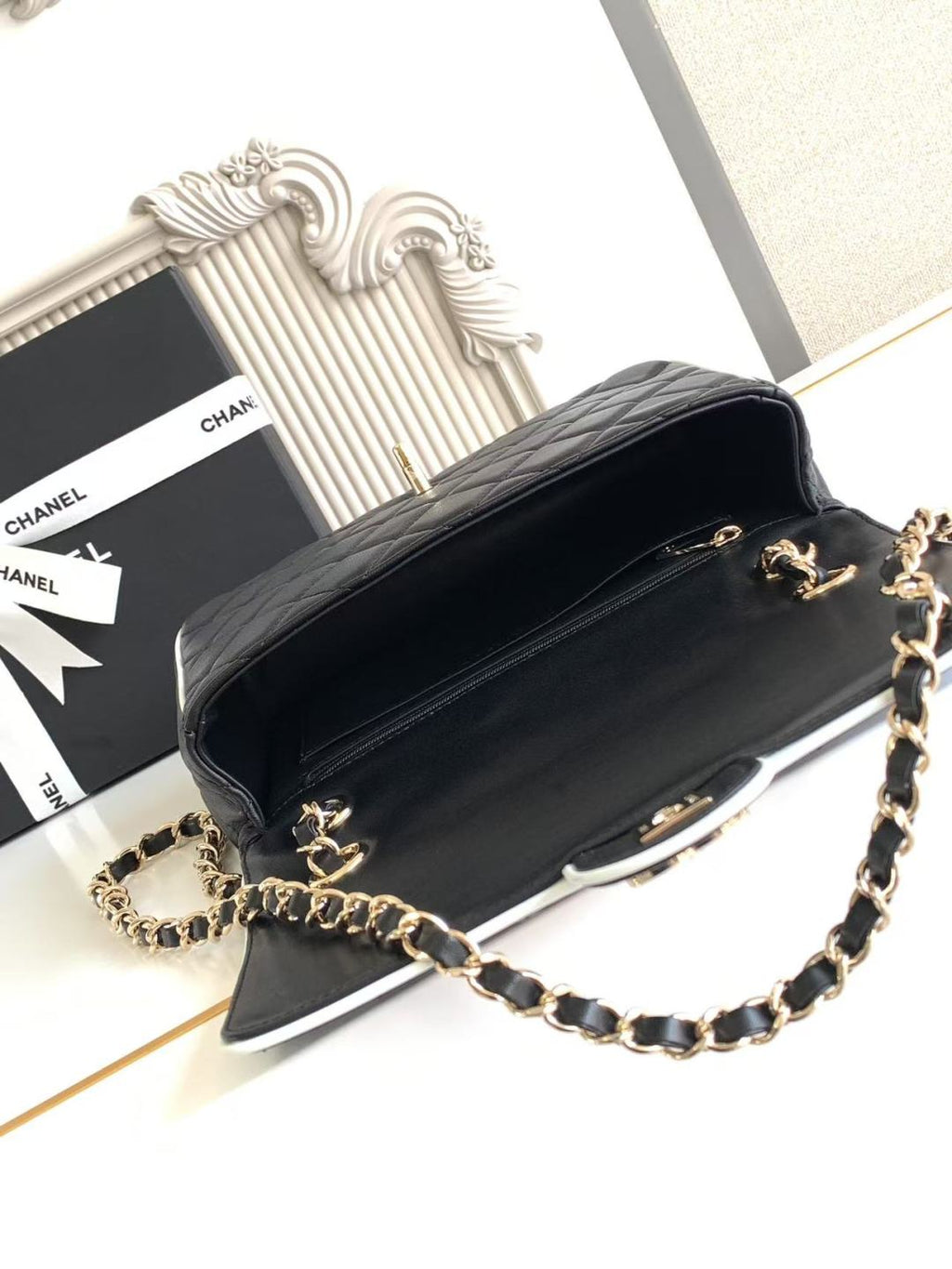 CC 25P MINI FLAP BAG 23CM BLACK WHITE CALFSKIN