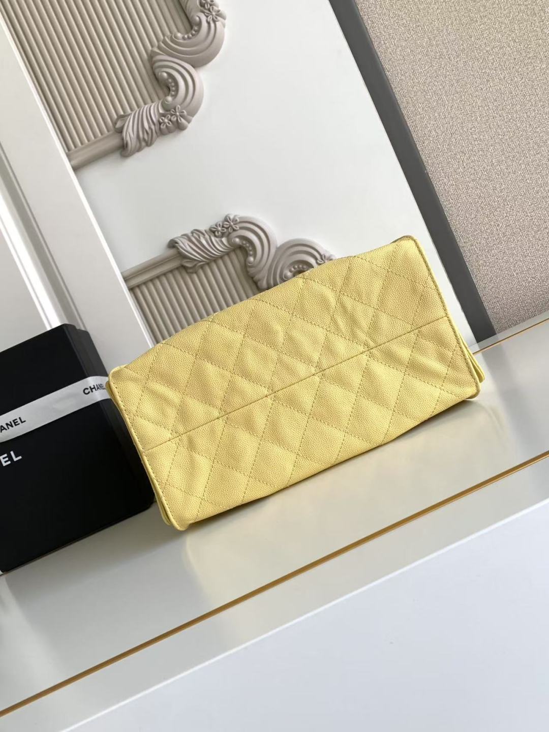 SAC HOBO CC 25C 30CM EN CUIR DE VEAU GRAINÉ JAUNE
