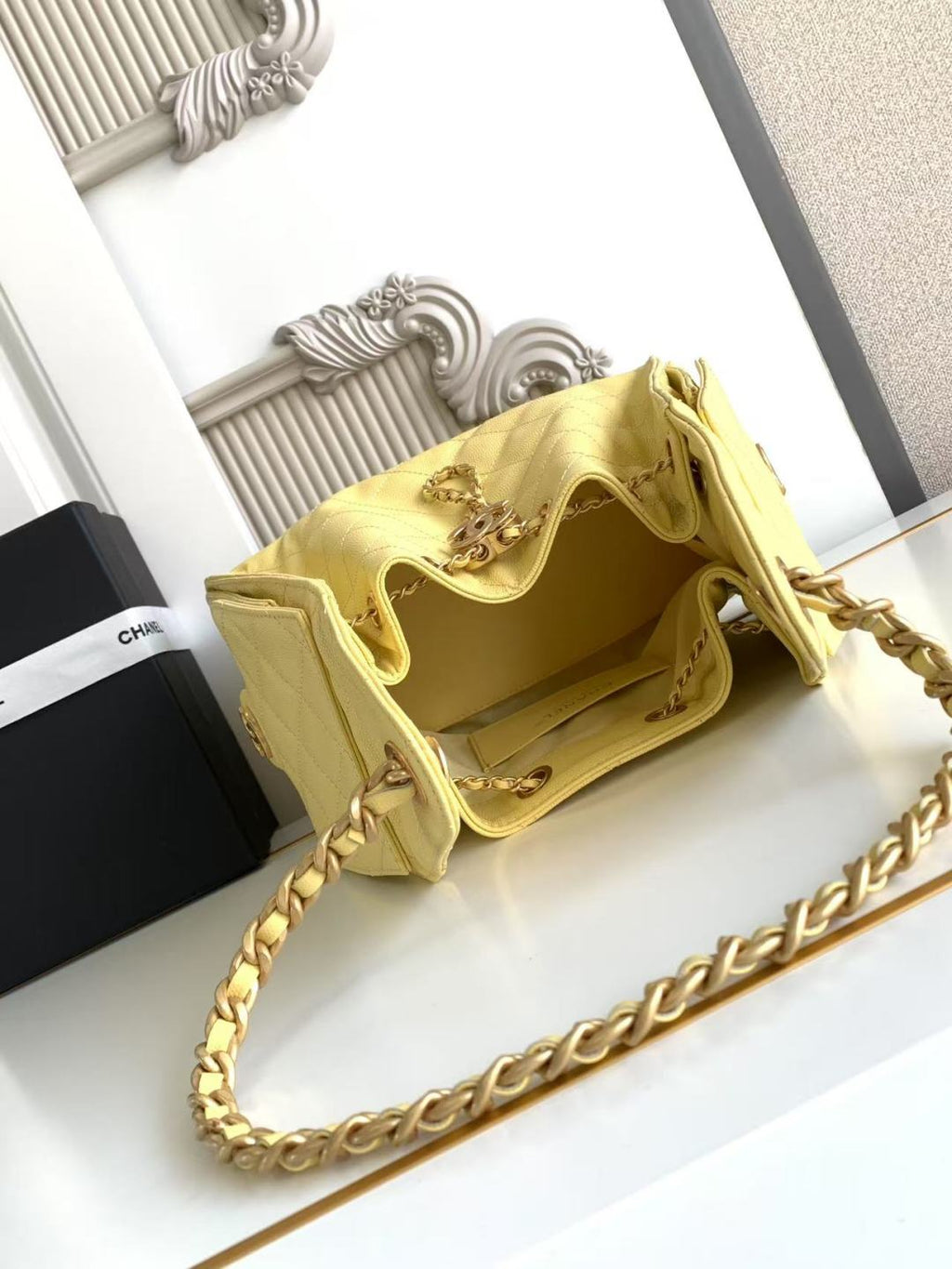 SAC HOBO CC 25C 30CM EN CUIR DE VEAU GRAINÉ JAUNE