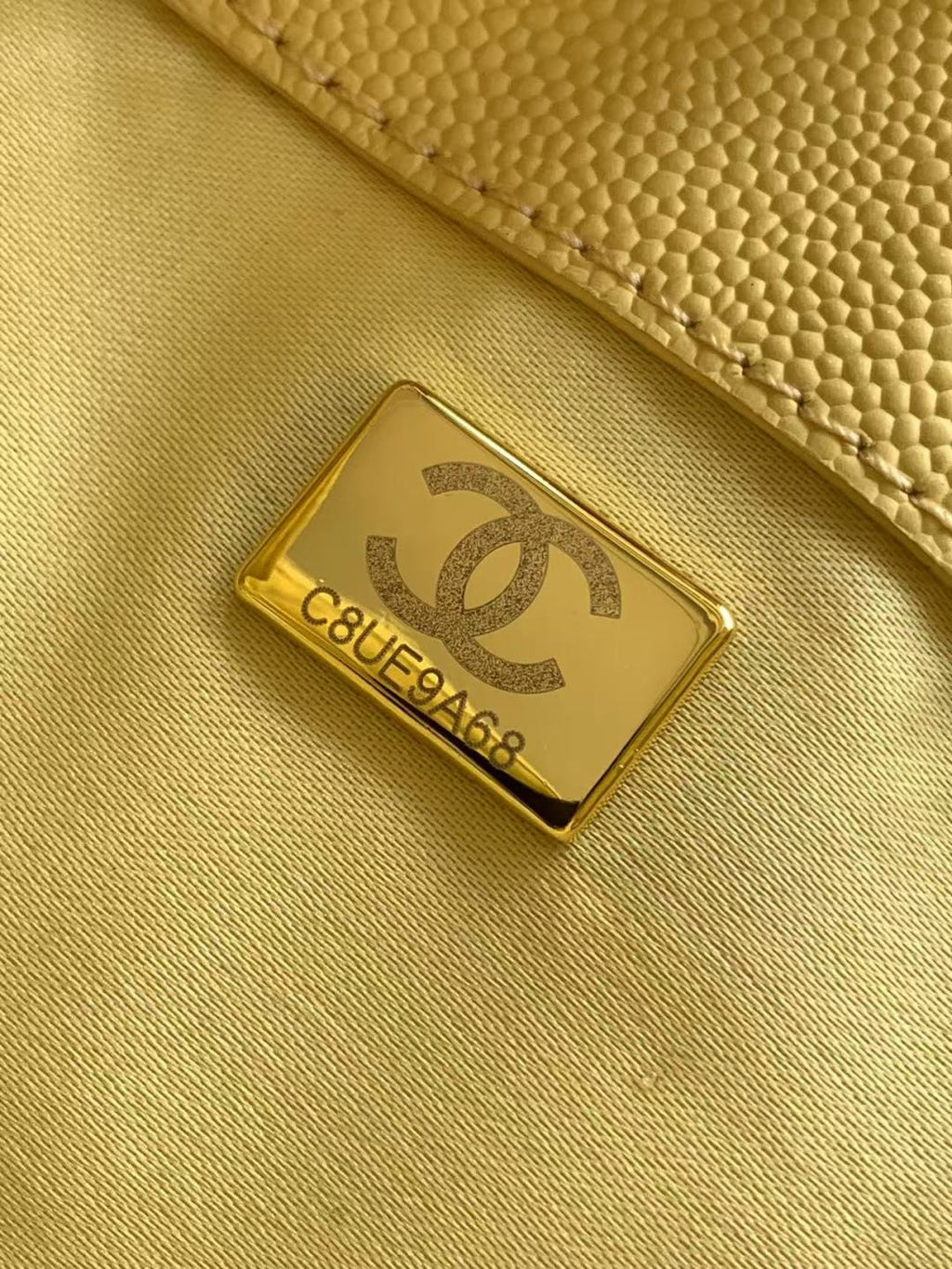 SAC HOBO CC 25C 30CM EN CUIR DE VEAU GRAINÉ JAUNE