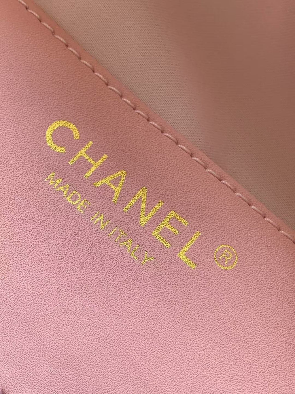 SAC HOBO CC 25C 30CM EN CUIR DE VEAU GRAINÉ ROSE