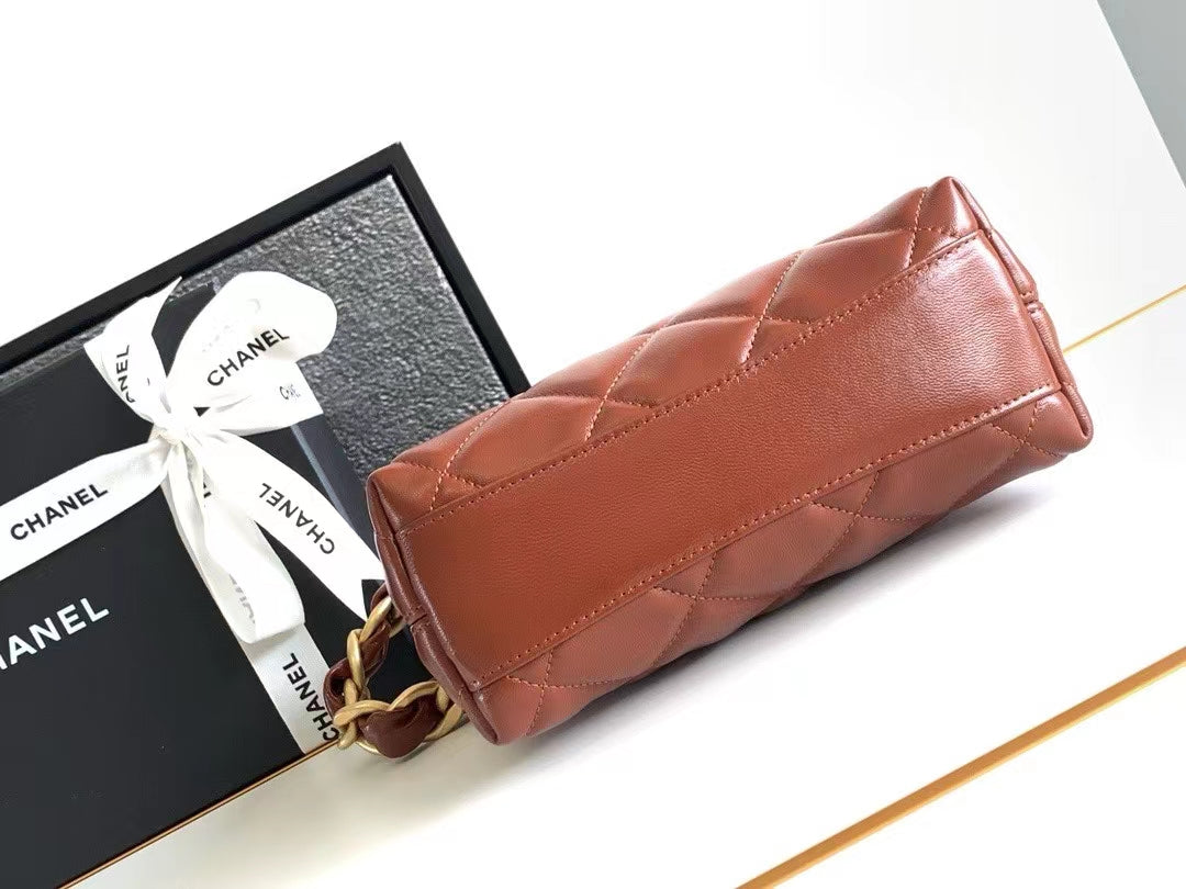 SAC HOBO 22 EN CUIR DE VEAU BRILLANT ROUGE MARRON, QUINCAILLERIE DORÉ 