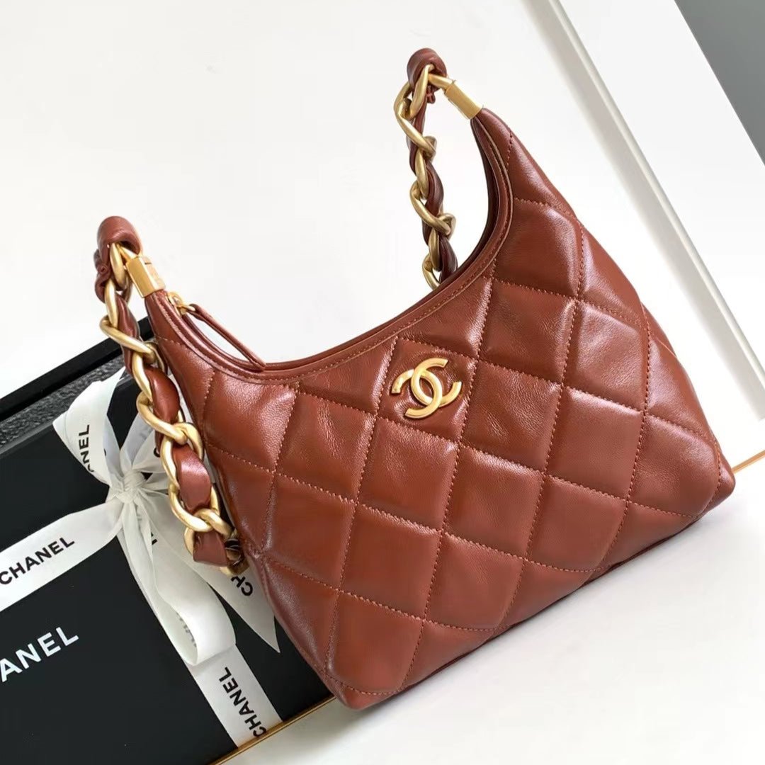 SAC HOBO 22 EN CUIR DE VEAU BRILLANT ROUGE MARRON, QUINCAILLERIE DORÉ 