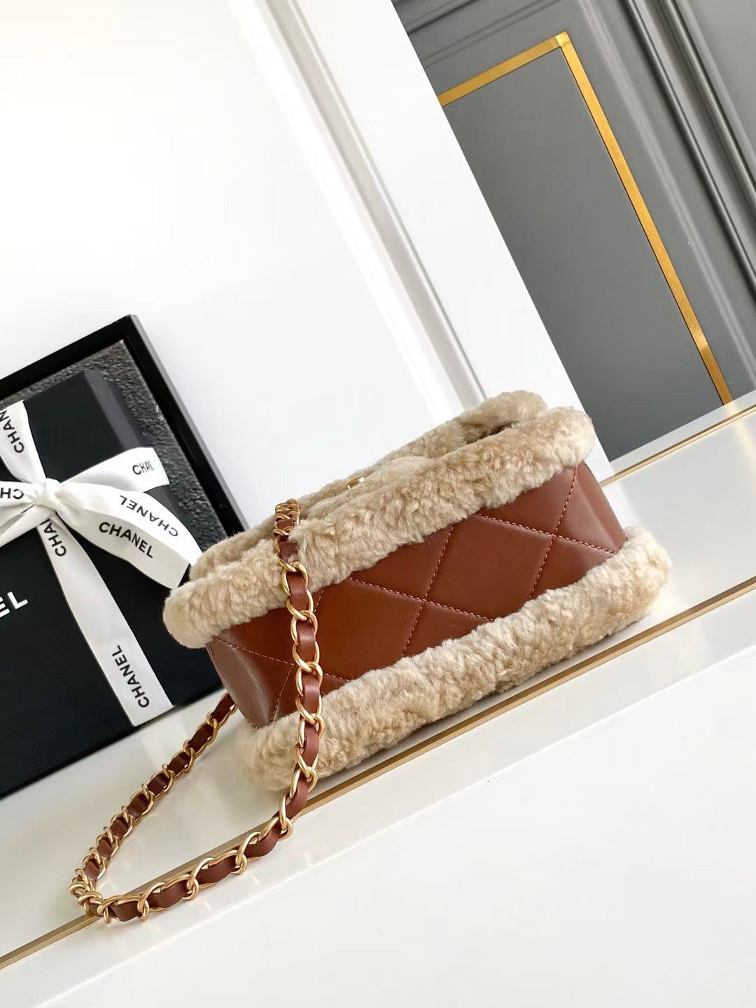 MINI SAC À RABAT 18 EN LAINE BEIGE ET CUIR DE VEAU ORANGE GINGEMBRE, QUINCAILLERIE DORÉE