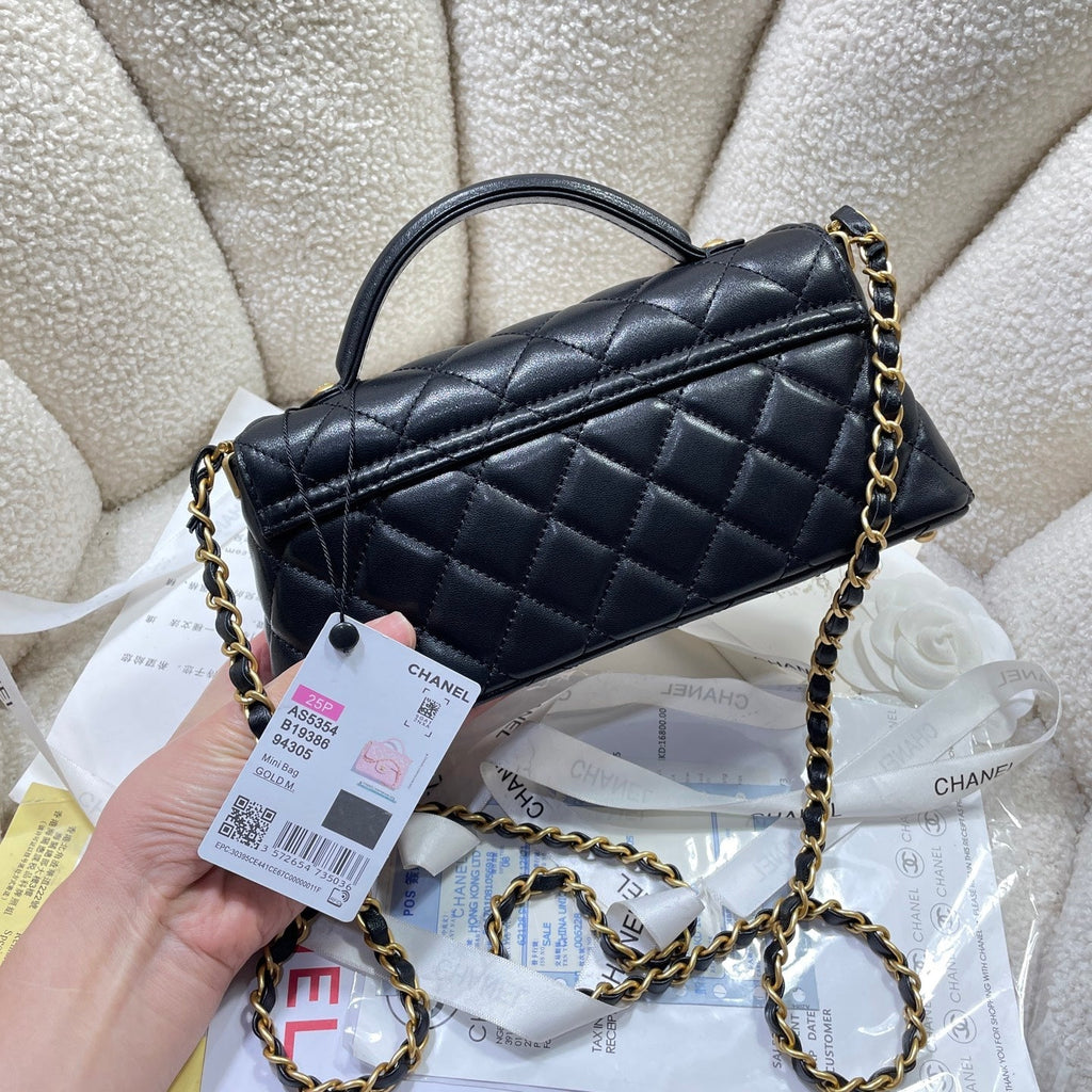 CC 25P MINI SAC À RABAT 22 CM POIGNÉE SUPÉRIEURE CUIR DE VEAU NOIR QUINCAILLERIE DORÉ