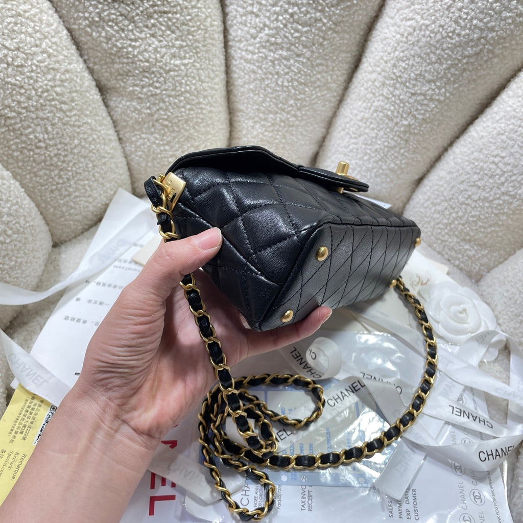 CC 25P MINI SAC À RABAT 22 CM POIGNÉE SUPÉRIEURE CUIR DE VEAU NOIR QUINCAILLERIE DORÉ