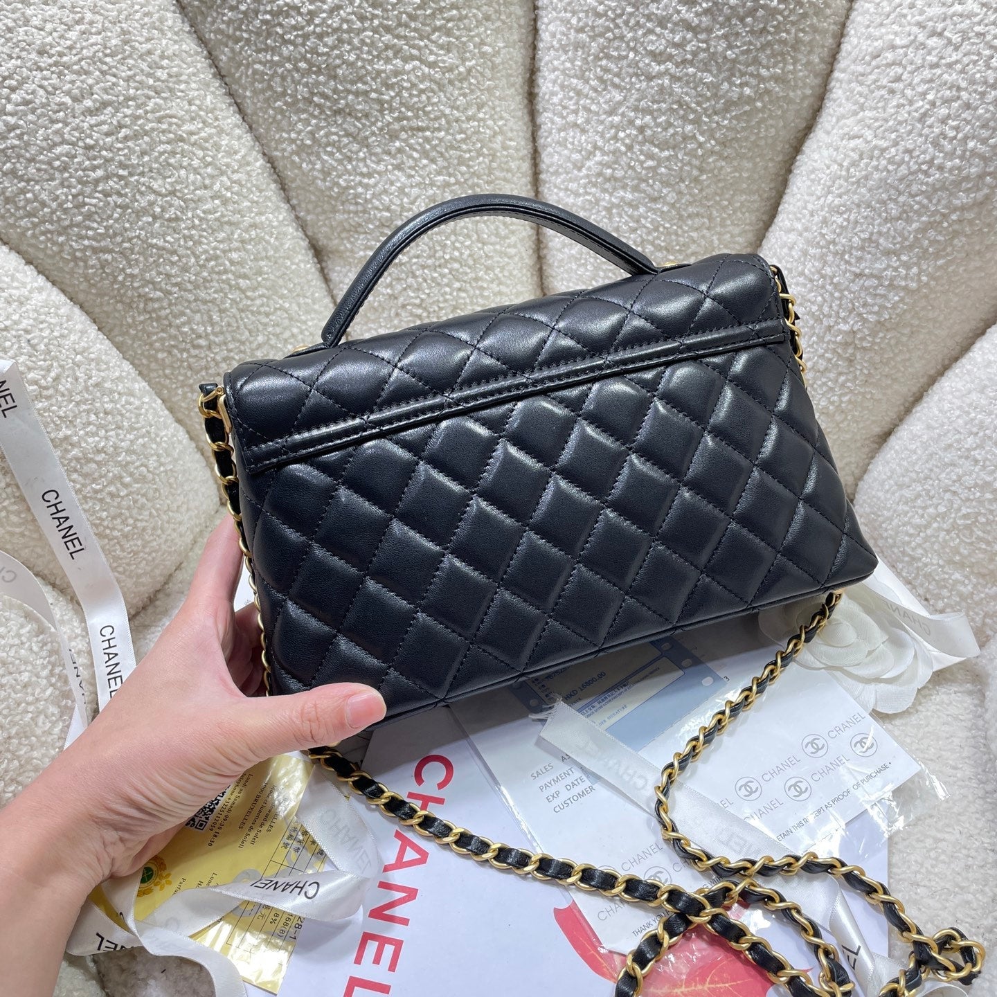 CC 25P SAC À RABAT MOYEN 25 CM POIGNÉE SUPÉRIEURE CUIR DE VEAU NOIR QUINCAILLERIE DORÉ
