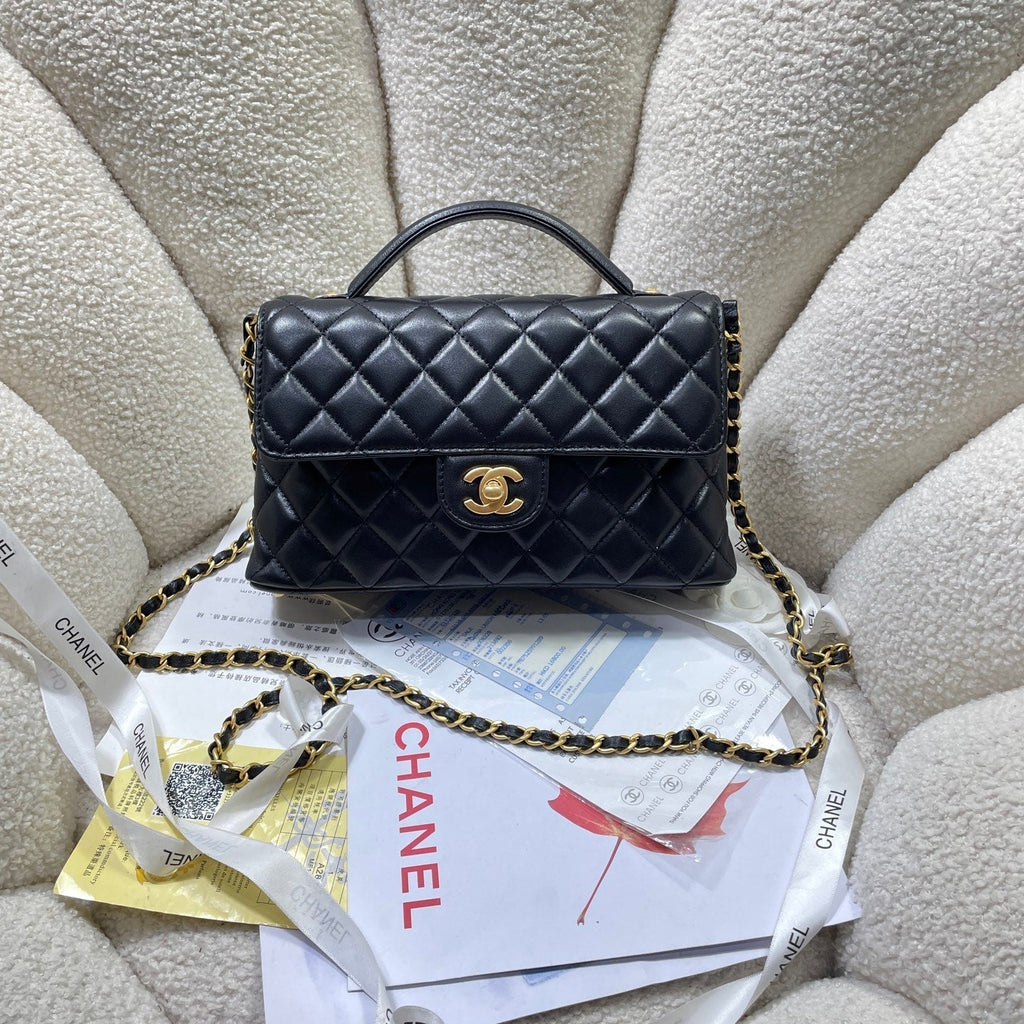 CC 25P SAC À RABAT MOYEN 25 CM POIGNÉE SUPÉRIEURE CUIR DE VEAU NOIR QUINCAILLERIE DORÉ