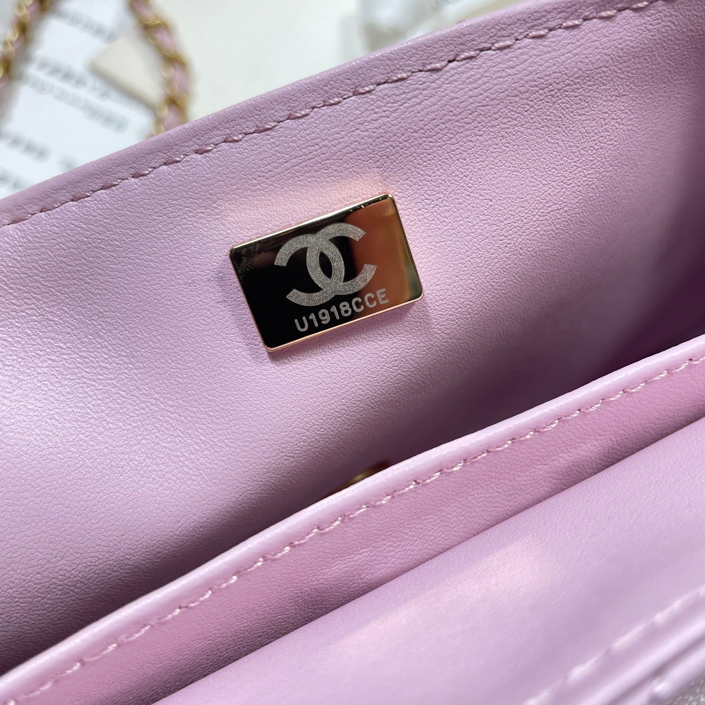 CC 25P SAC À RABAT MOYEN 25 CM POIGNÉE SUPÉRIEURE CUIR DE VEAU ROSE QUINCAILLERIE DORÉE