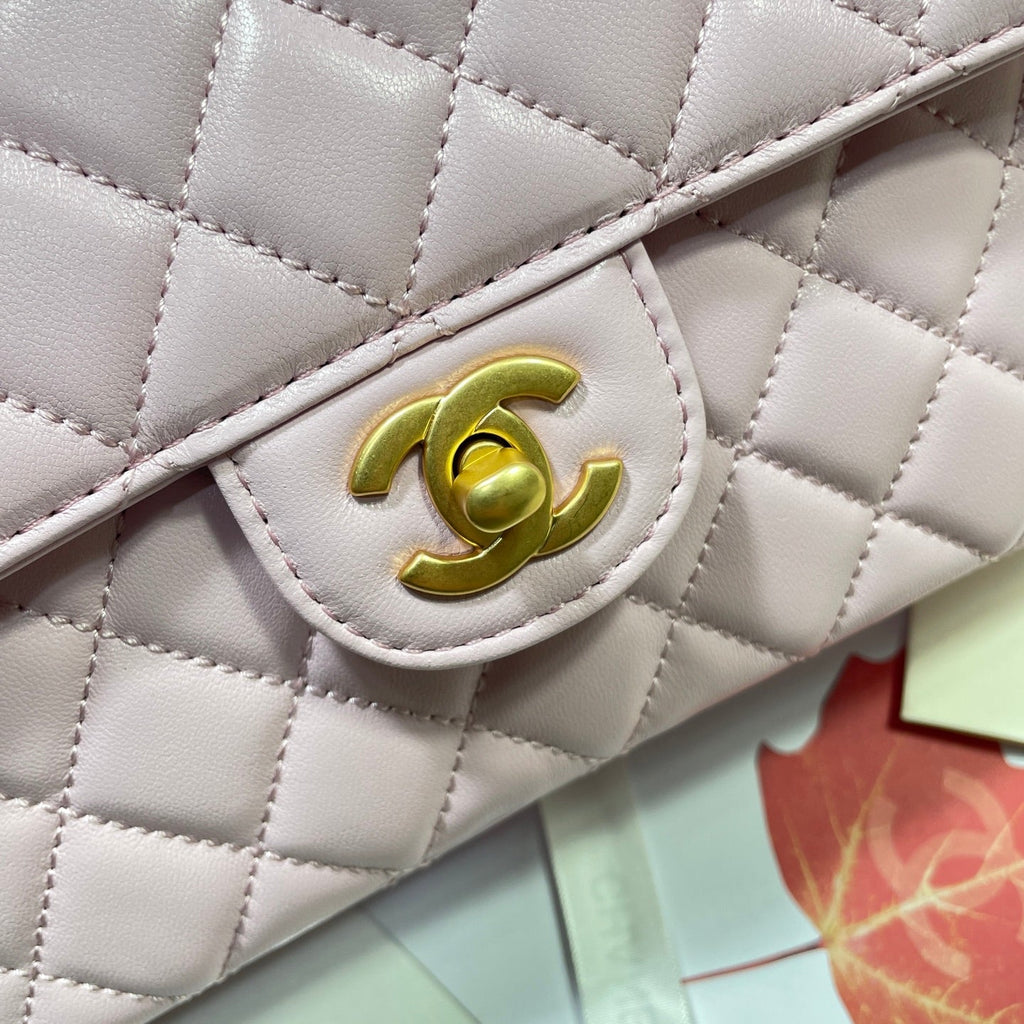 CC 25P SAC À RABAT MOYEN 25 CM POIGNÉE SUPÉRIEURE CUIR DE VEAU ROSE QUINCAILLERIE DORÉE