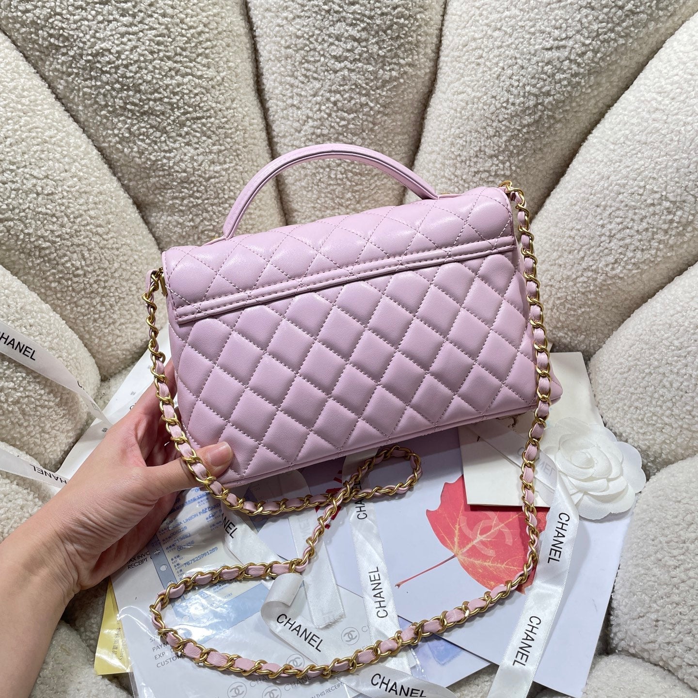 CC 25P SAC À RABAT MOYEN 25 CM POIGNÉE SUPÉRIEURE CUIR DE VEAU ROSE QUINCAILLERIE DORÉE