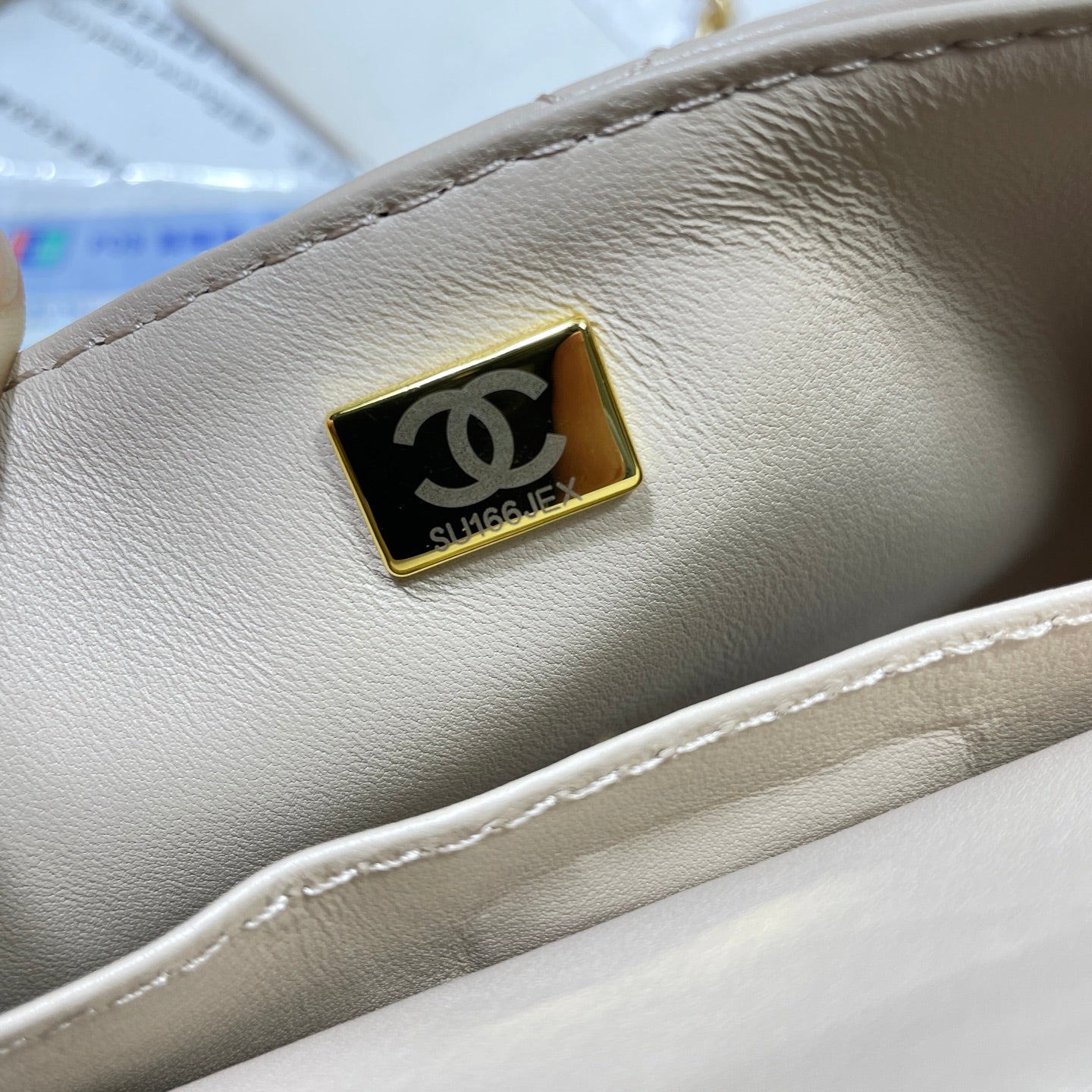 CC 25P MINI SAC À RABAT 20 CM POIGNÉE SUPÉRIEURE CUIR DE VEAU BEIGE QUINCAILLERIE DORÉE