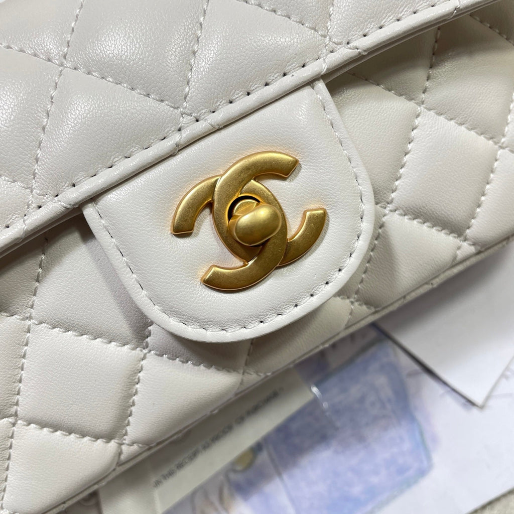 CC 25P MINI FLAP BAG 22CM TOP HANDLE CREAM CALFSKIN GOLD HARDWARE