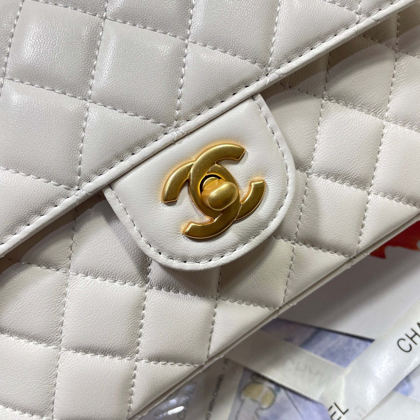 CC 25P SAC À RABAT MOYEN 25 CM POIGNÉE SUPÉRIEURE CUIR DE VEAU CRÈME QUINCAILLERIE DORÉ