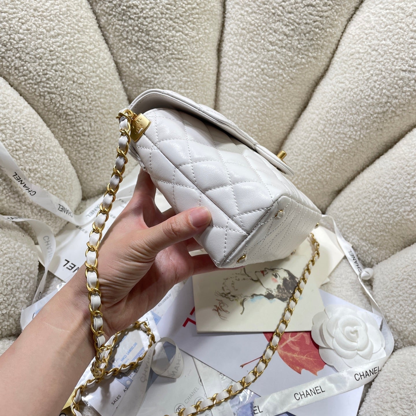 CC 25P SAC À RABAT MOYEN 25 CM POIGNÉE SUPÉRIEURE CUIR DE VEAU CRÈME QUINCAILLERIE DORÉ