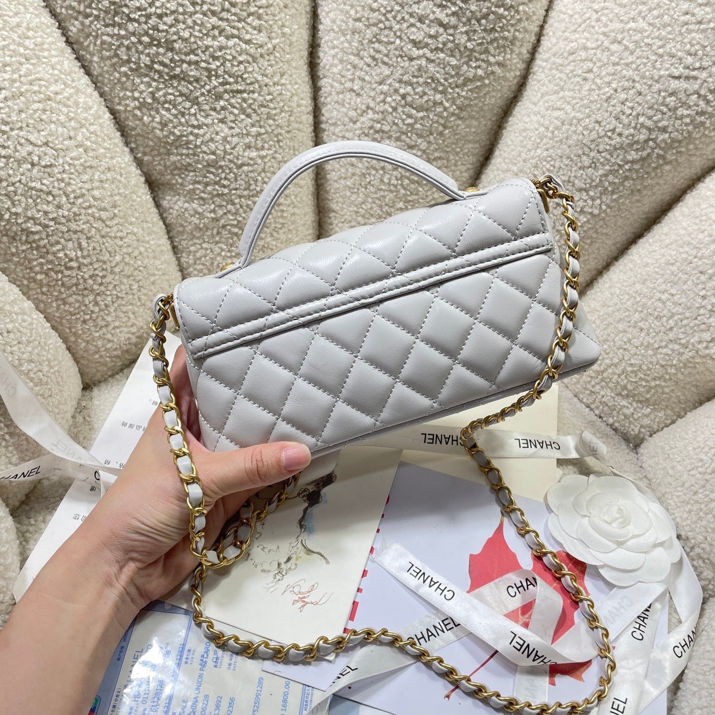 CC 25P MINI SAC À RABAT 22 CM POIGNÉE SUPÉRIEURE CUIR DE VEAU GRIS QUINCAILLERIE DORÉ