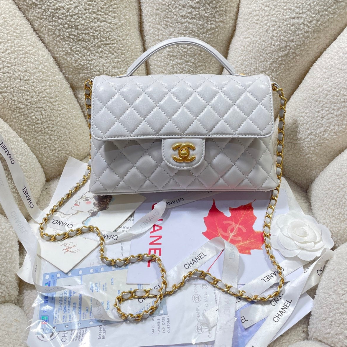 CC 25P SAC À RABAT MOYEN 25 CM POIGNÉE SUPÉRIEURE CUIR DE VEAU GRIS QUINCAILLERIE DORÉ