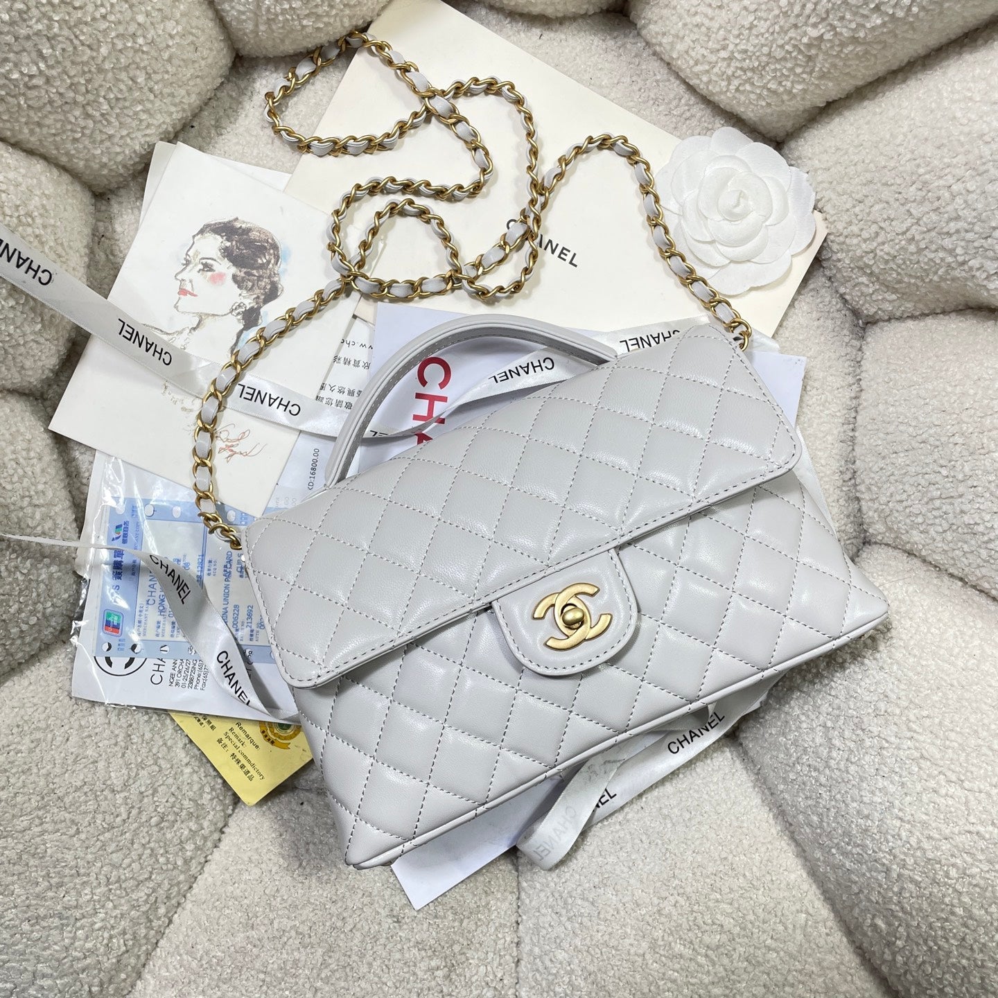 CC 25P SAC À RABAT MOYEN 25 CM POIGNÉE SUPÉRIEURE CUIR DE VEAU GRIS QUINCAILLERIE DORÉ