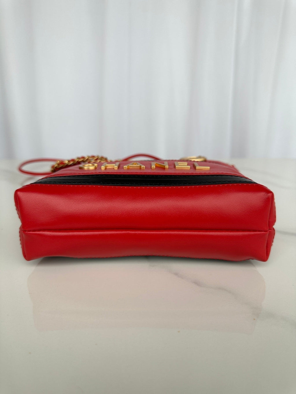 CC 22 HOBO RED BLACK CALFSKIN GOLD HARDWARE