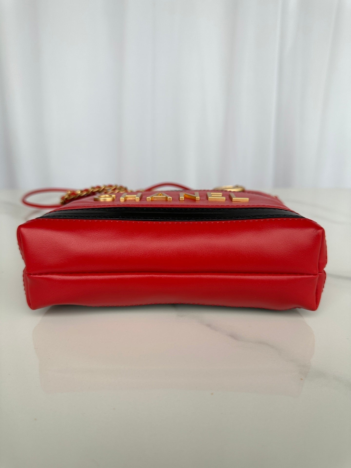 CC 22 HOBO RED BLACK CALFSKIN GOLD HARDWARE