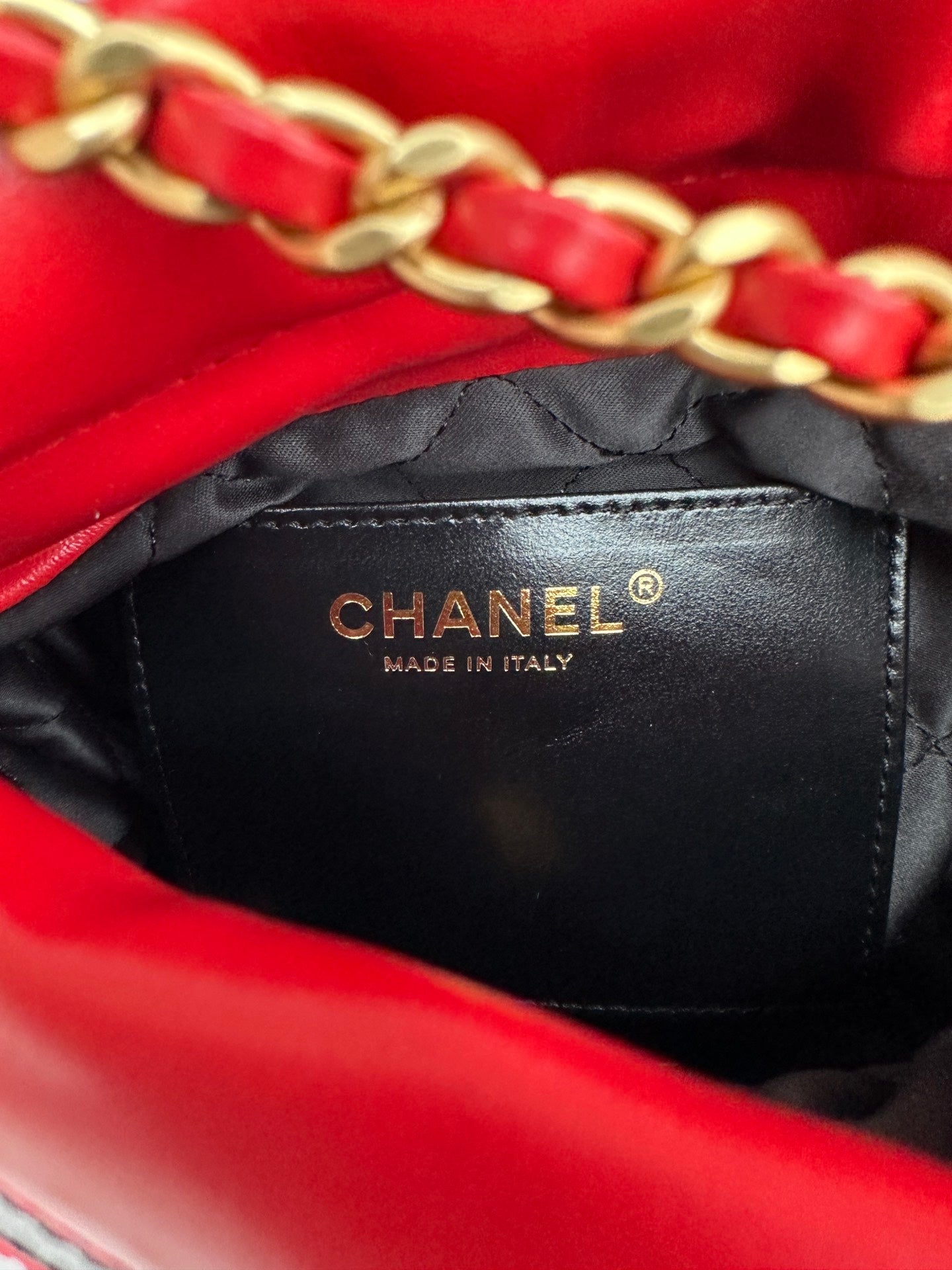 CC 22 HOBO RED BLACK CALFSKIN GOLD HARDWARE