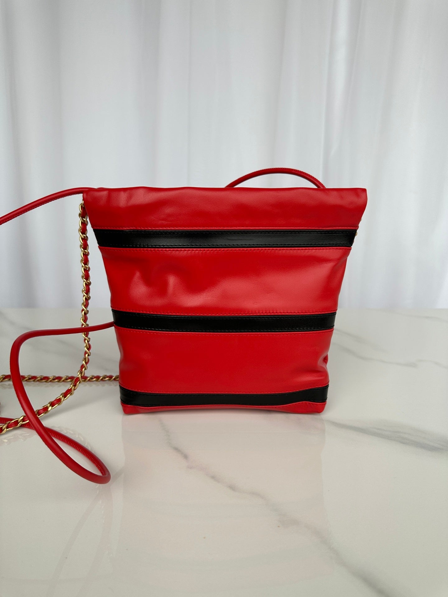 CC 22 HOBO RED BLACK CALFSKIN GOLD HARDWARE