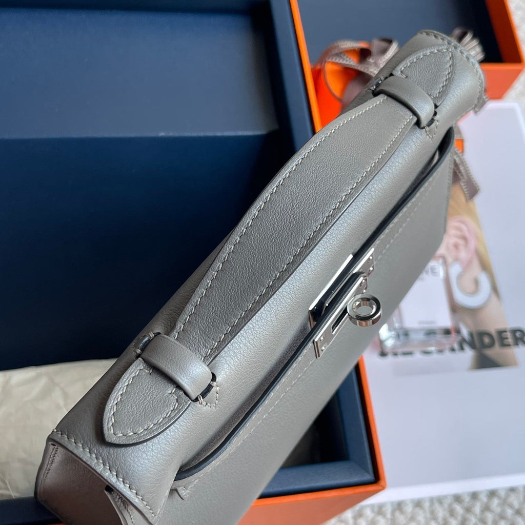 POCHETTE HM KELLY 22 CM GRIS FUMÉ QUINCAILLERIE ARGENTÉE