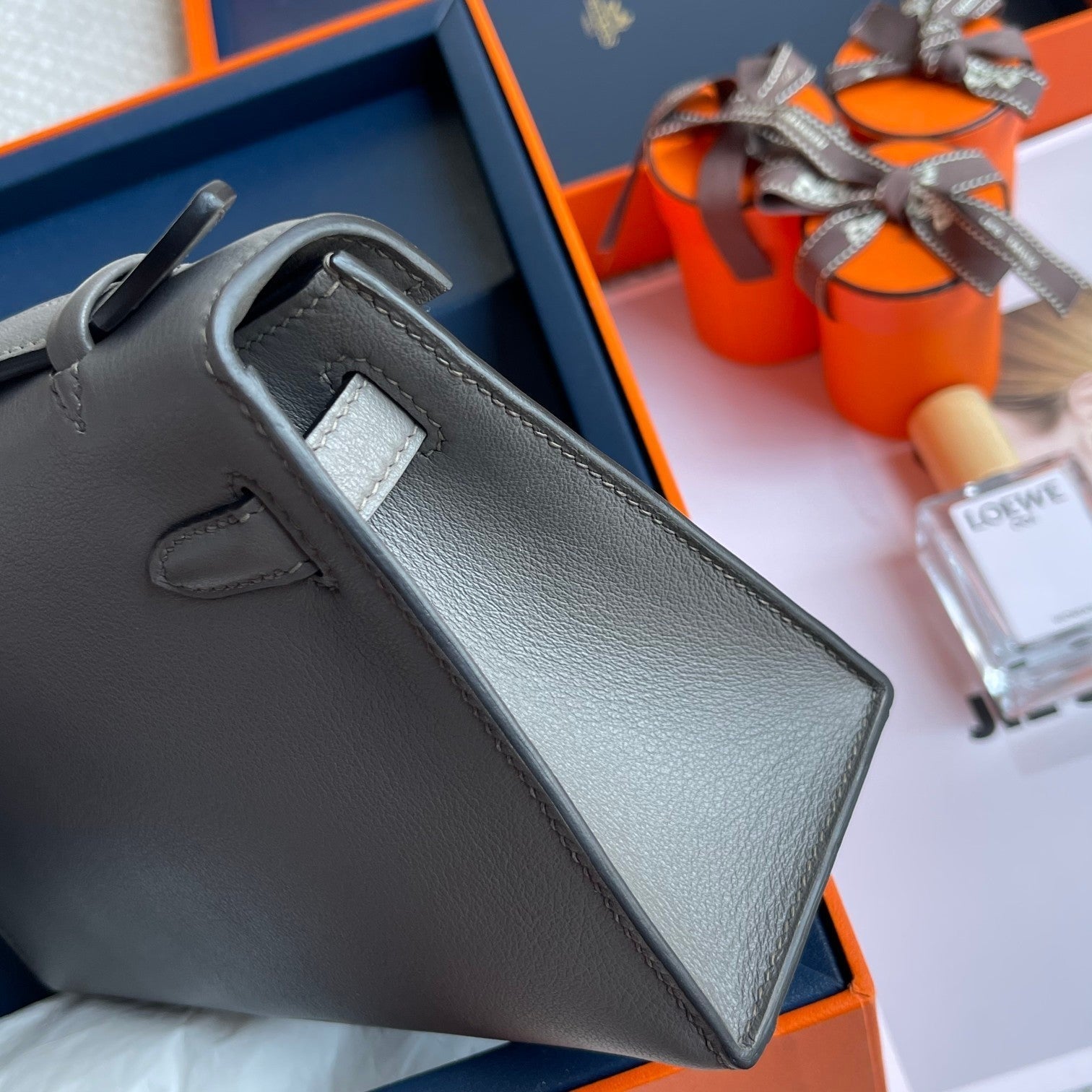 POCHETTE HM KELLY 22 CM GRIS FUMÉ QUINCAILLERIE OR