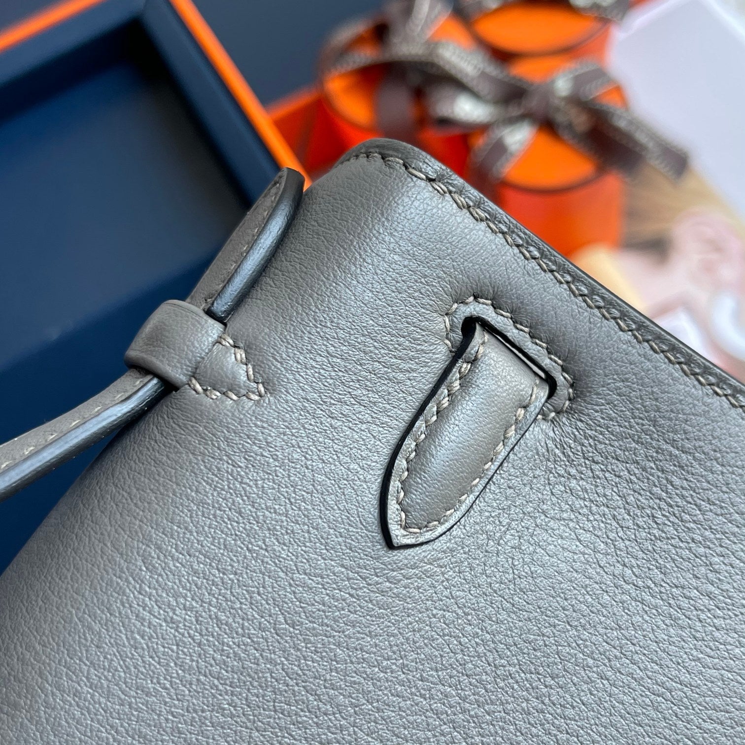 POCHETTE HM KELLY 22 CM GRIS FUMÉ QUINCAILLERIE OR