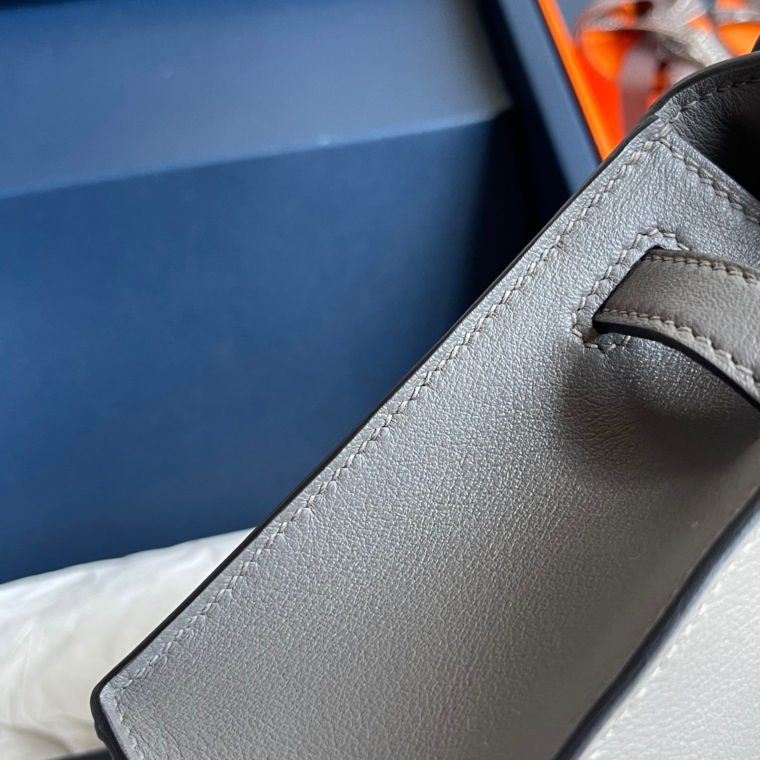 POCHETTE HM KELLY 22 CM GRIS FUMÉ QUINCAILLERIE OR