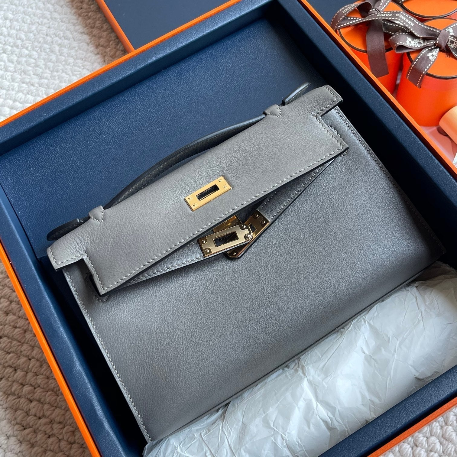 POCHETTE HM KELLY 22 CM GRIS FUMÉ QUINCAILLERIE OR