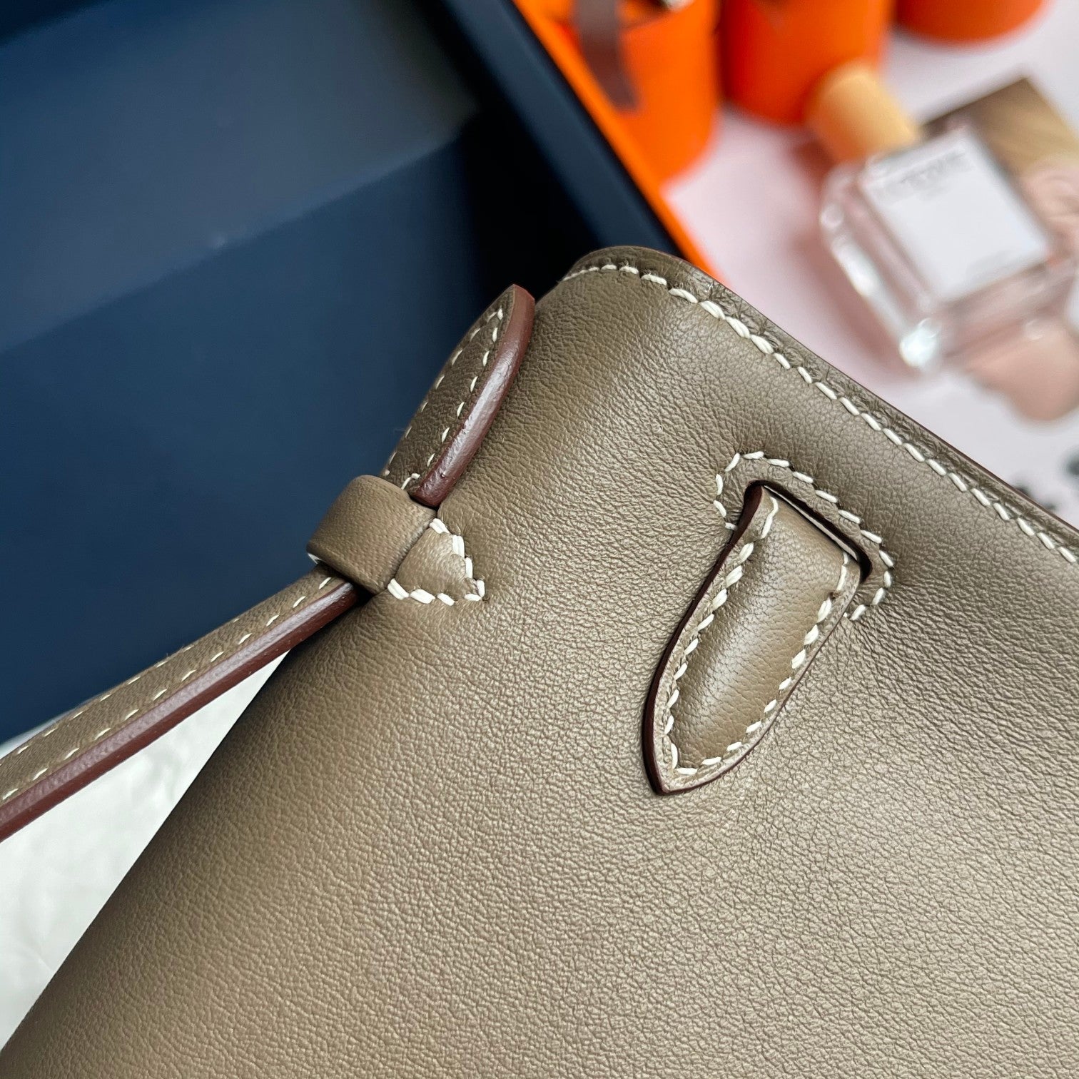 POCHETTE HM KELLY 22CM GRIS ELEPHANT SWIFT QUINCAILLERIE ARGENTÉE