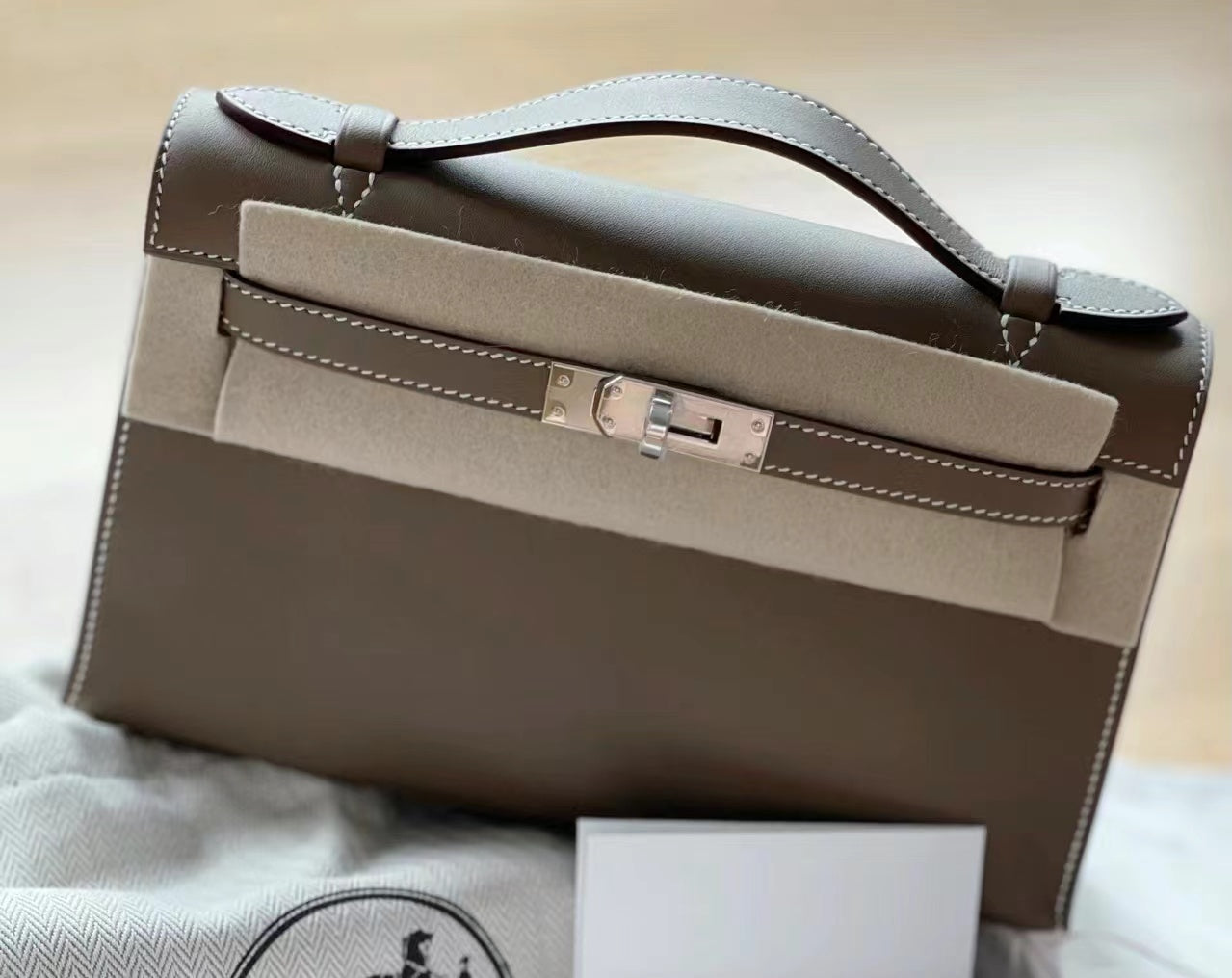 POCHETTE HM KELLY 22CM GRIS ELEPHANT SWIFT QUINCAILLERIE ARGENTÉE