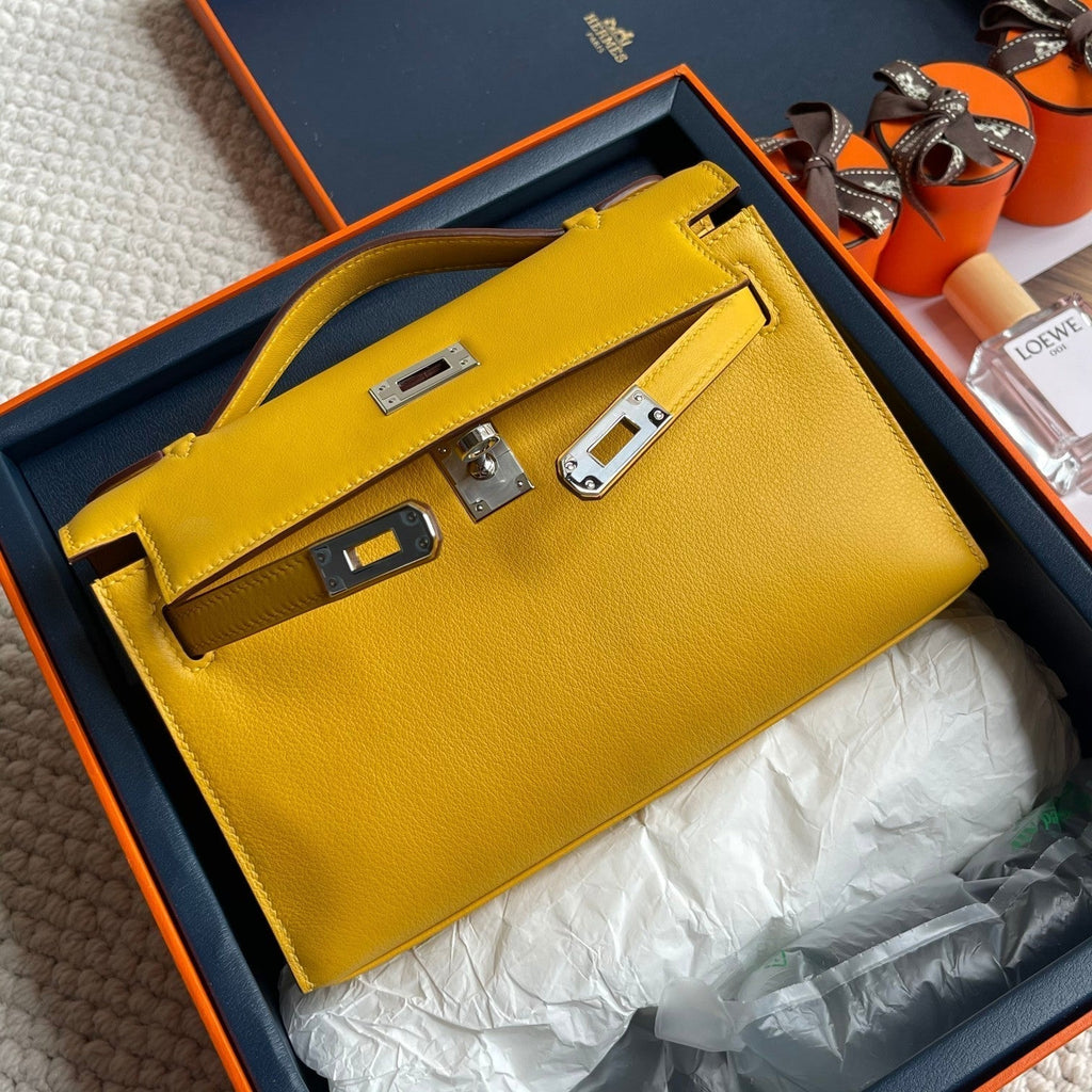 POCHETTE HM KELLY 22 CM JAUNE SWIFT QUINCAILLERIE ARGENTÉE