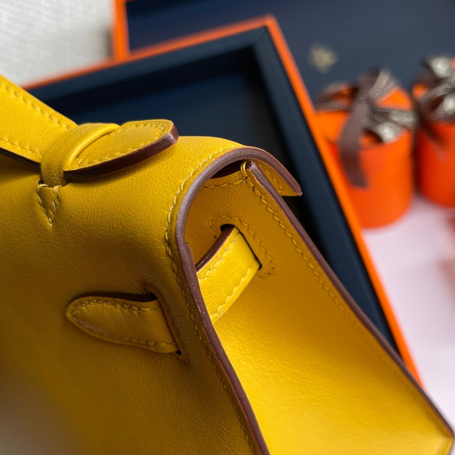 POCHETTE HM KELLY 22 CM JAUNE SWIFT QUINCAILLERIE ARGENTÉE