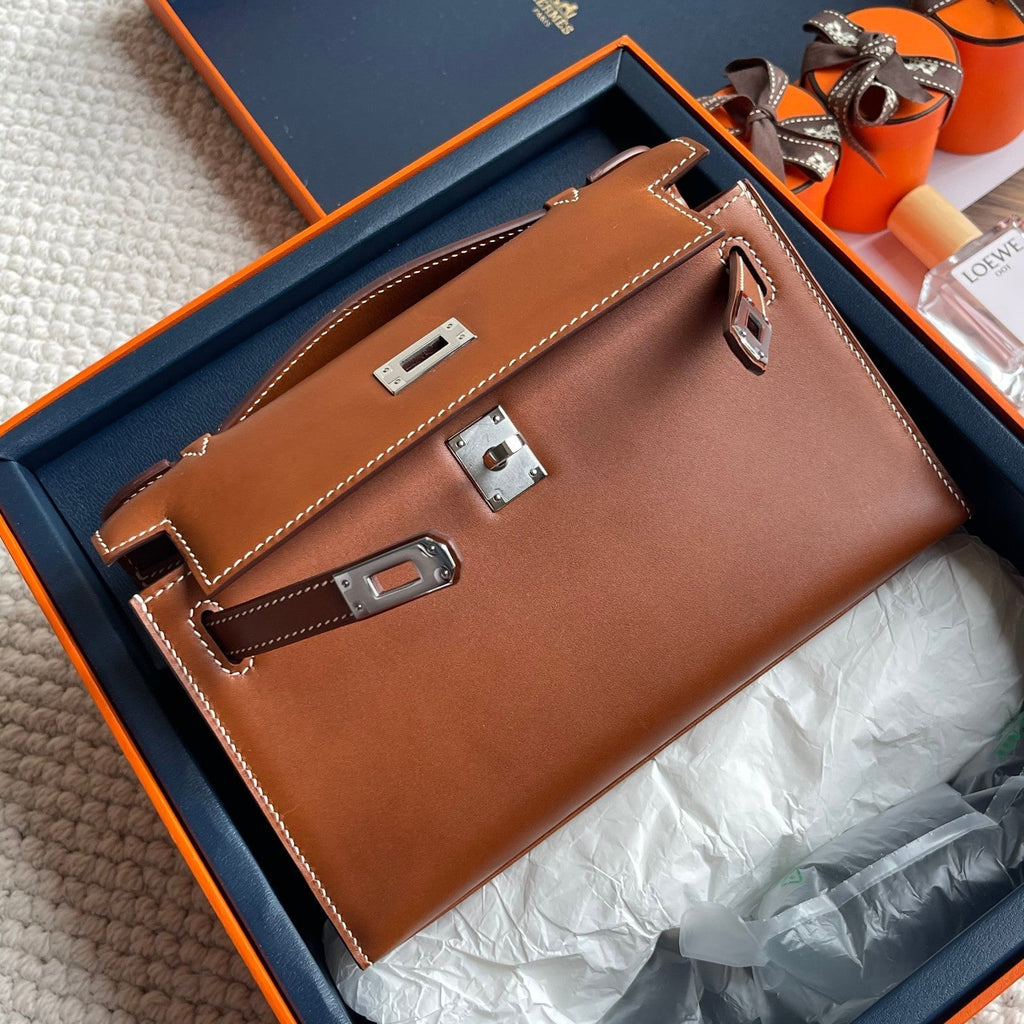 POCHETTE HM KELLY 22 CM MARRON FONCÉ QUINCAILLERIE ARGENTÉE