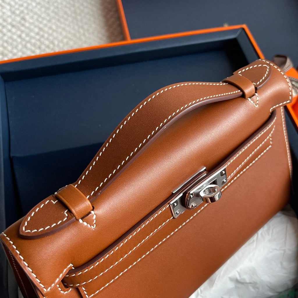 POCHETTE HM KELLY 22 CM MARRON FONCÉ QUINCAILLERIE ARGENTÉE