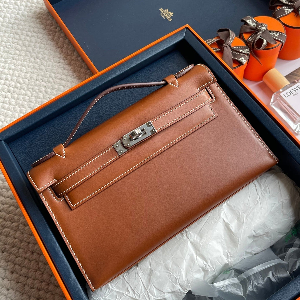POCHETTE HM KELLY 22 CM MARRON FONCÉ QUINCAILLERIE ARGENTÉE