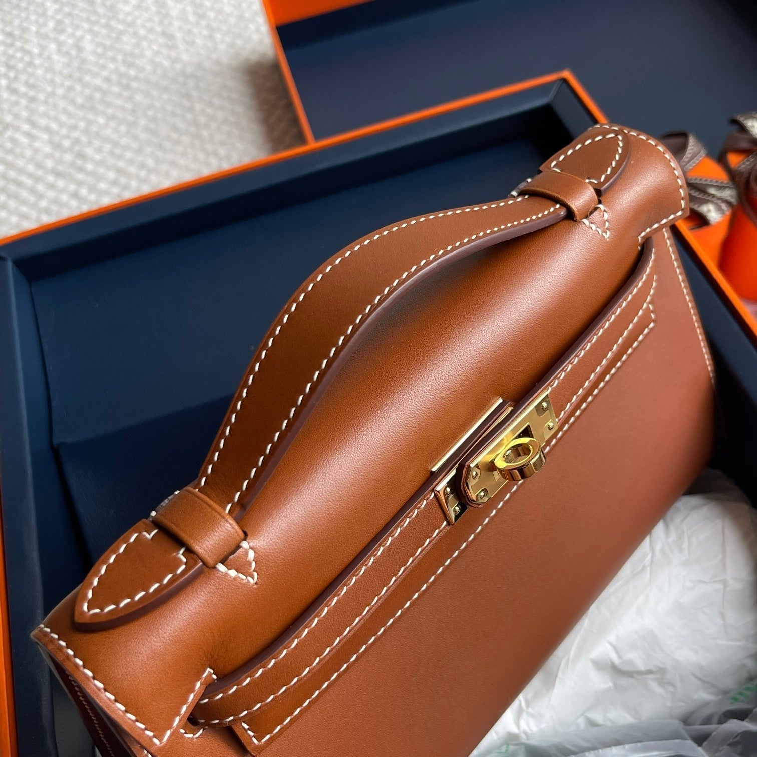 POCHETTE HM KELLY 22 CM MARRON FONCÉ SWIFT QUINCAILLERIE DORÉ