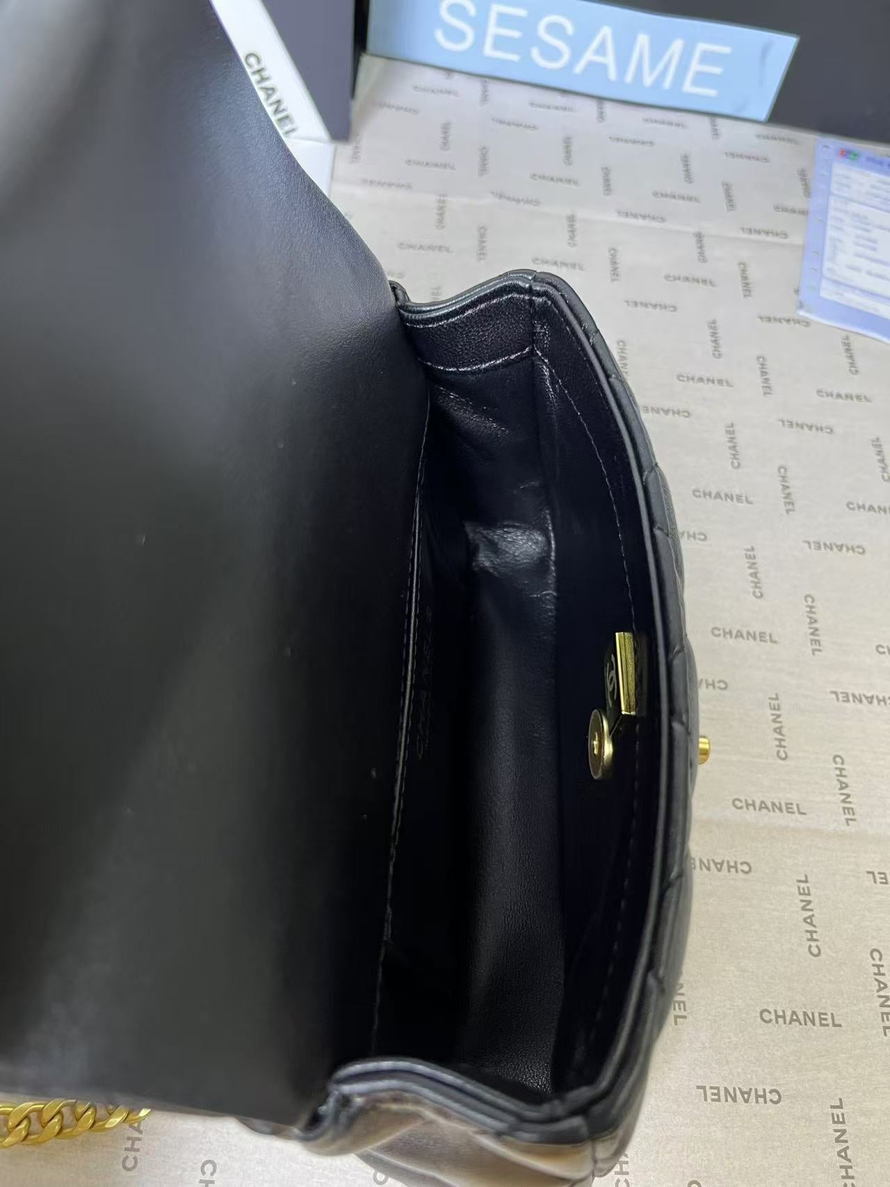 25C MINI FLAP 19CM BLACK LAMBSKIN GOLD HEART HARDWARE