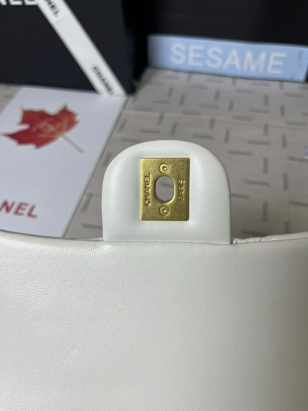 25C MINI FLAP 19CM WHITE LAMBSKIN GOLD HEART HARDWARE