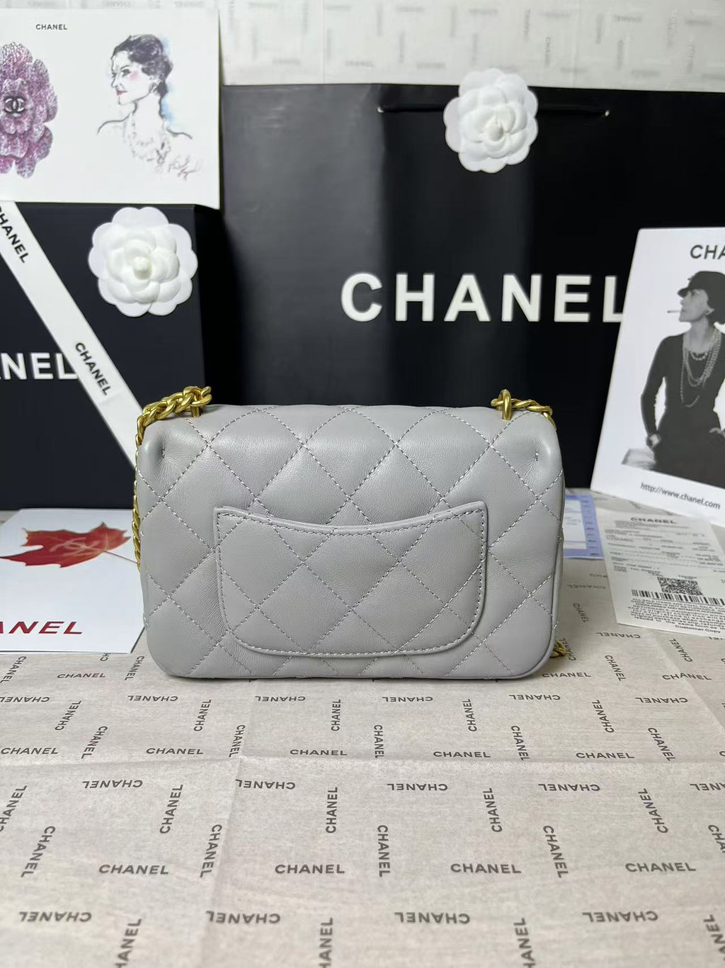 25C MINI FLAP 19CM GREY LAMBSKIN GOLD HEART HARDWARE